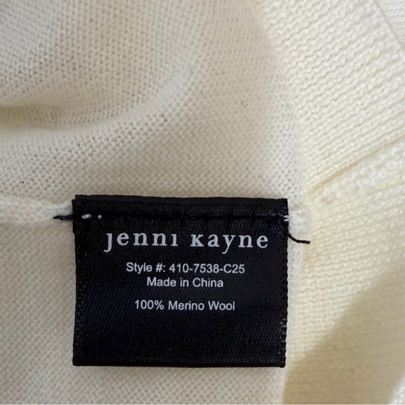 Jenni Kayne 100% Merino Wool Creamy
Button-Up Cardigan - Picture 6 of 6